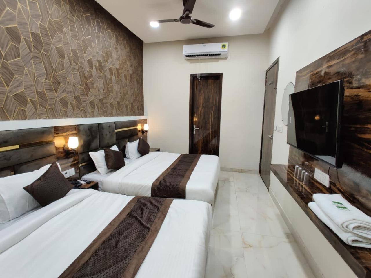 Hotel Gs Amritsar 200 Mtr From Golden Temple ภายนอก รูปภาพ