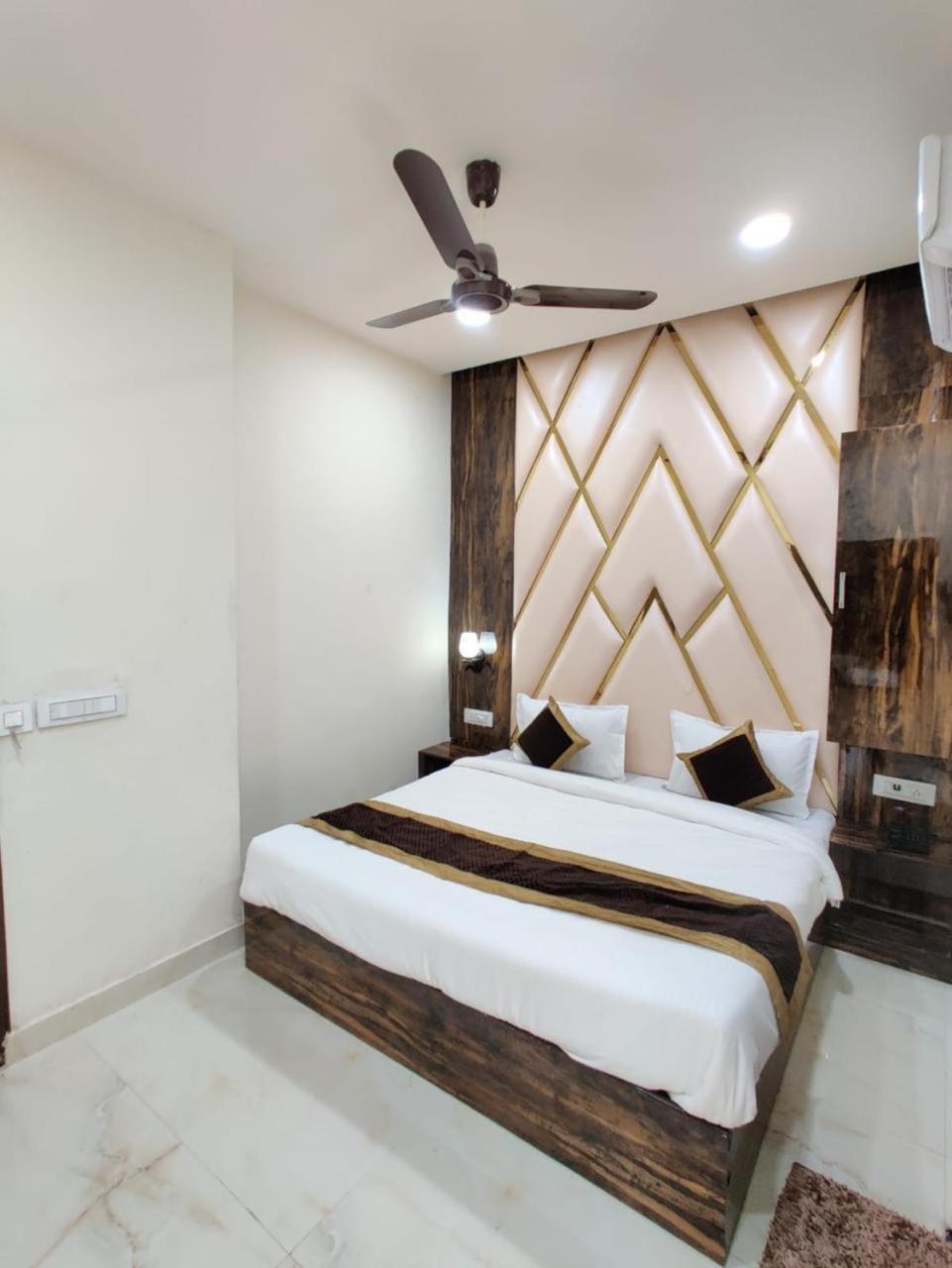 Hotel Gs Amritsar 200 Mtr From Golden Temple ภายนอก รูปภาพ