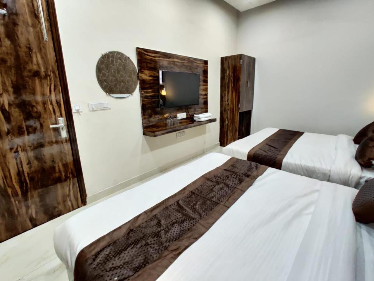 Hotel Gs Amritsar 200 Mtr From Golden Temple ภายนอก รูปภาพ