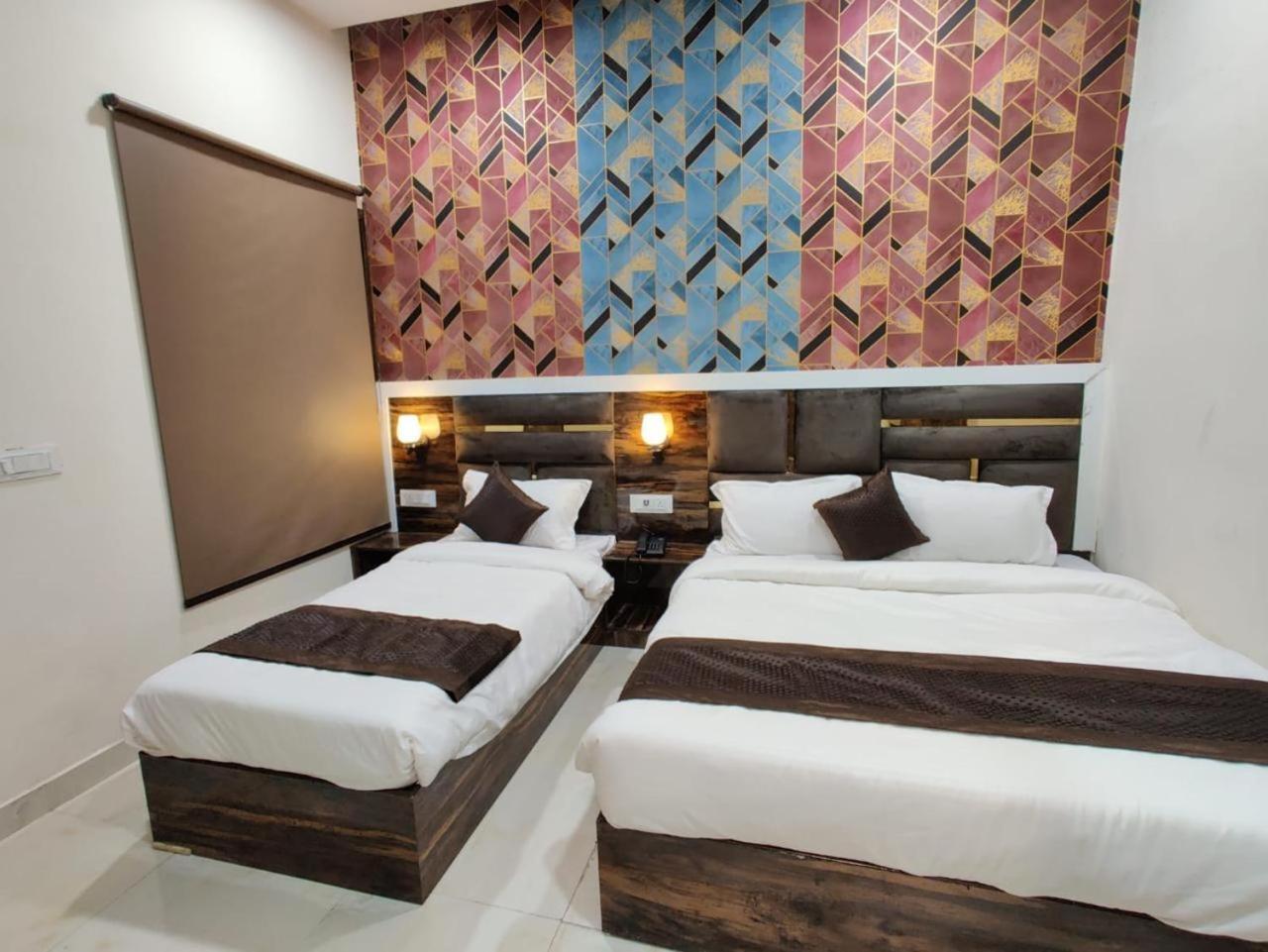 Hotel Gs Amritsar 200 Mtr From Golden Temple ภายนอก รูปภาพ