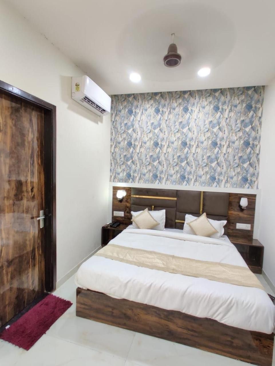 Hotel Gs Amritsar 200 Mtr From Golden Temple ภายนอก รูปภาพ