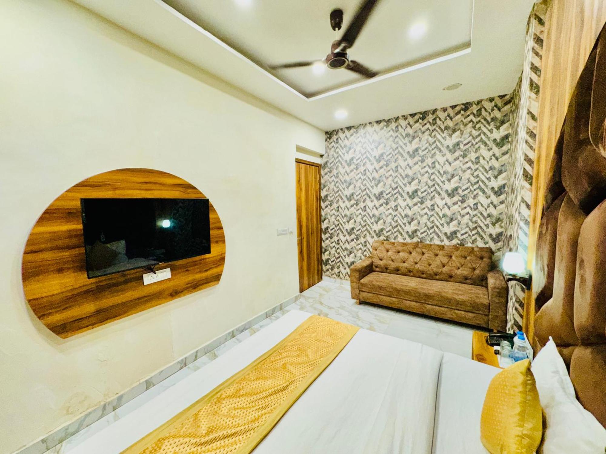 Hotel Gs Amritsar 200 Mtr From Golden Temple ภายนอก รูปภาพ