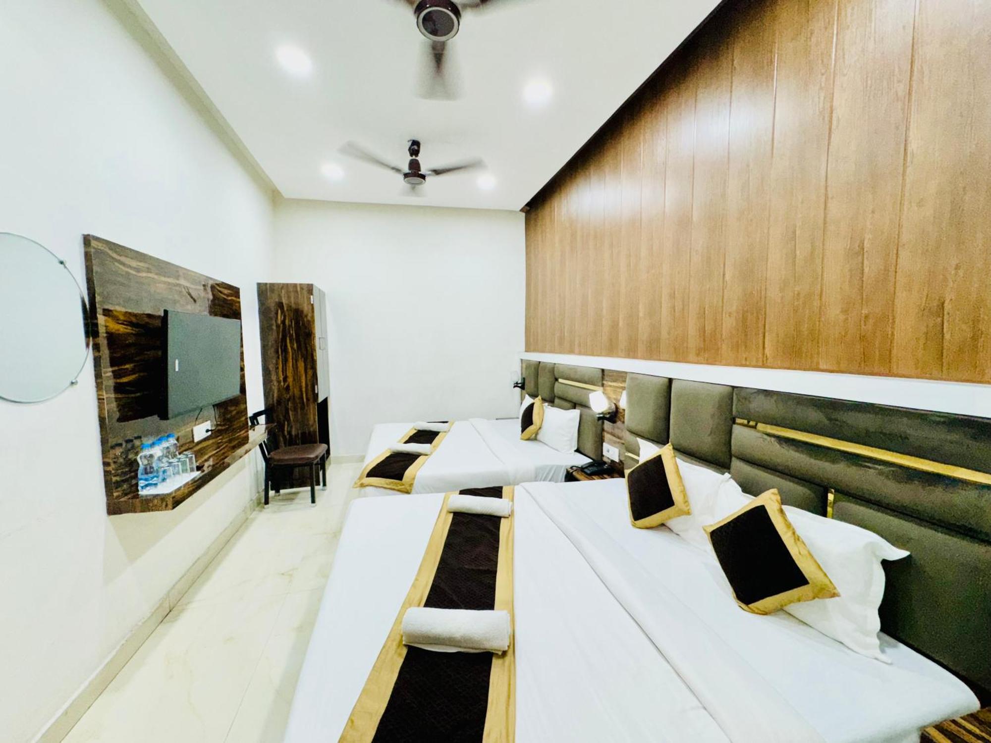 Hotel Gs Amritsar 200 Mtr From Golden Temple ภายนอก รูปภาพ