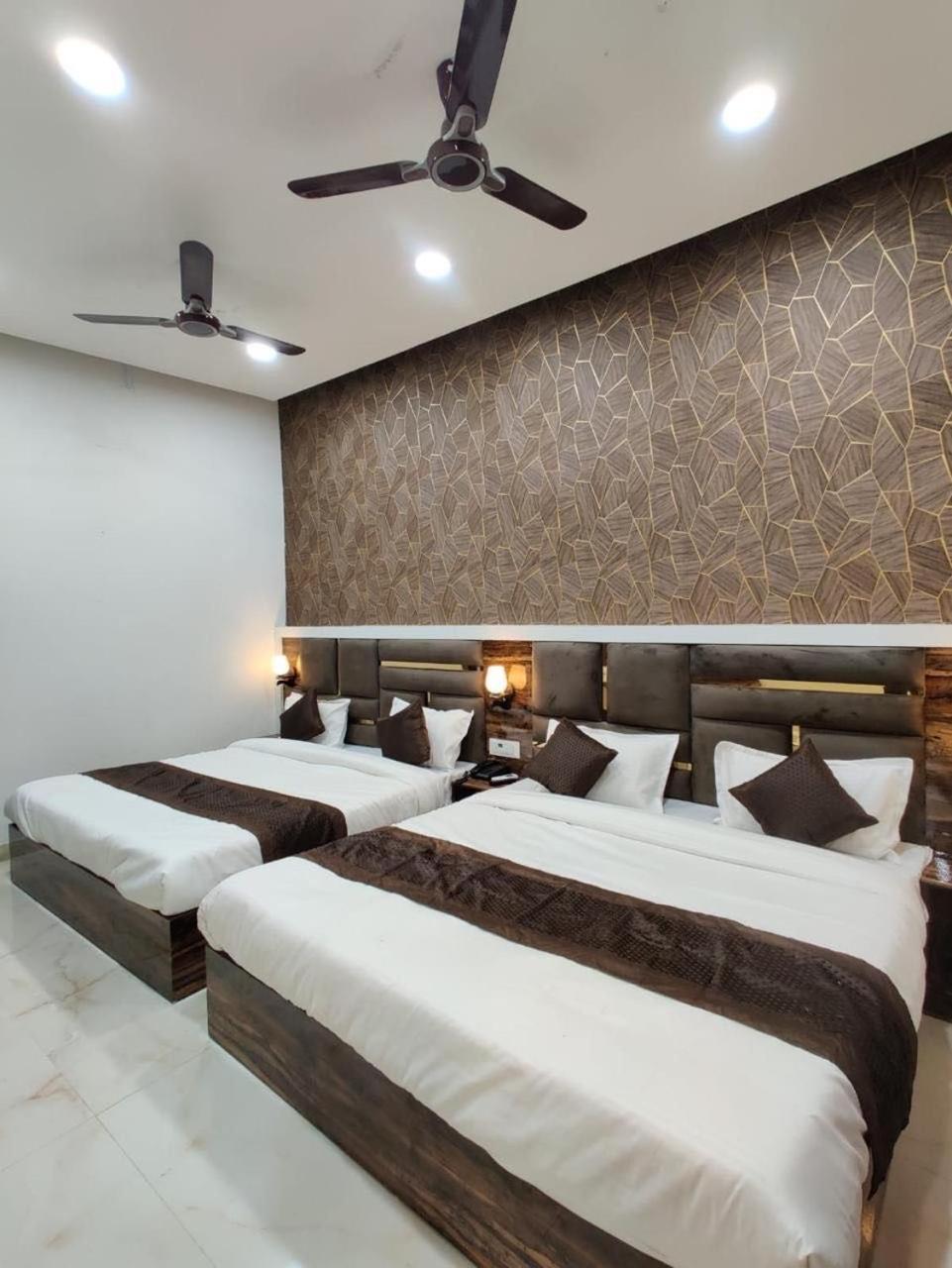 Hotel Gs Amritsar 200 Mtr From Golden Temple ภายนอก รูปภาพ
