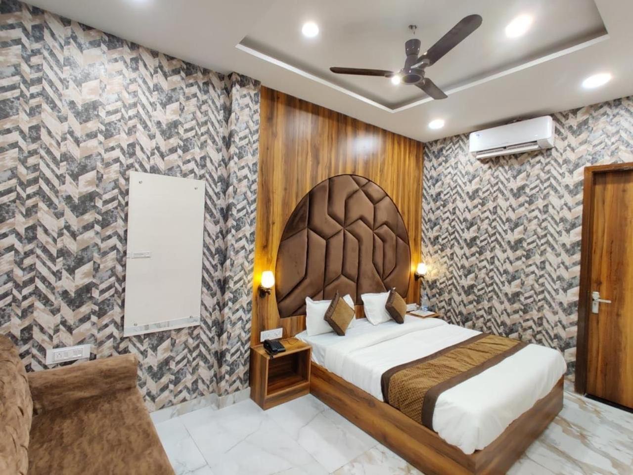 Hotel Gs Amritsar 200 Mtr From Golden Temple ภายนอก รูปภาพ