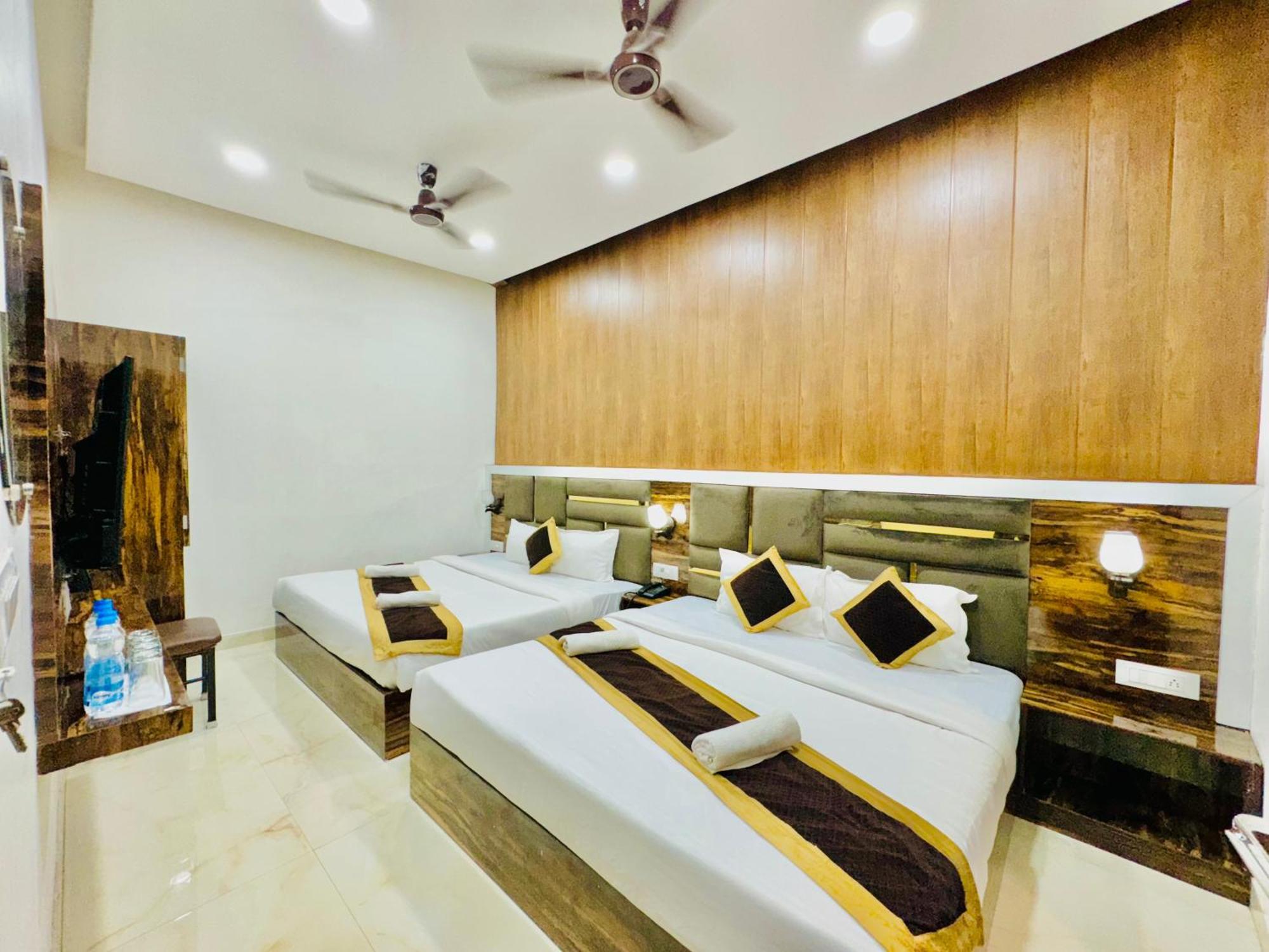 Hotel Gs Amritsar 200 Mtr From Golden Temple ภายนอก รูปภาพ